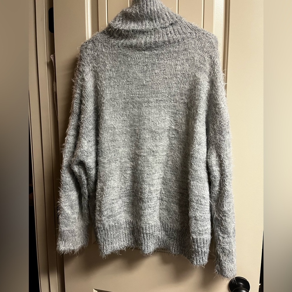Show me your Mumu women’s fatima turtleneck fuzzy sweater-Size Medium - Picture 4 of 6